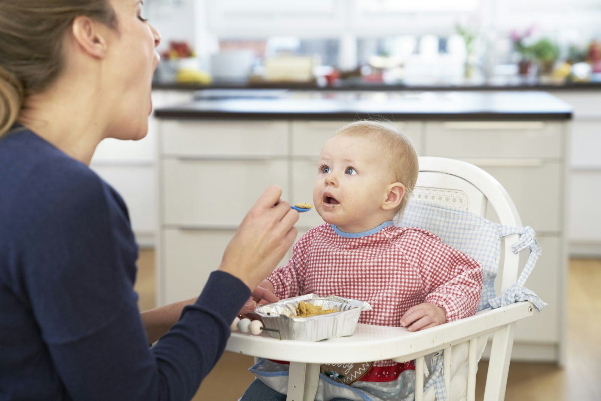 Jak karmić dziecko, które nie siedzi?