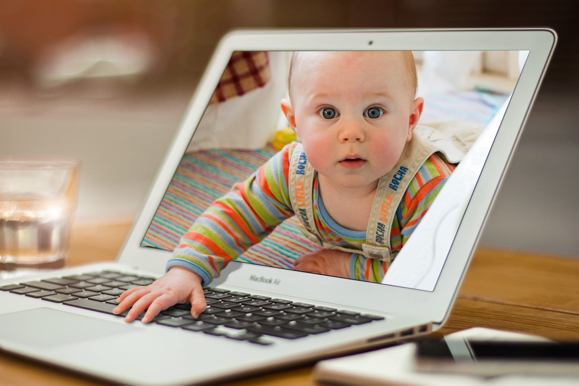 Dlaczego niemowlaki nie powinny oglądać telewizji?