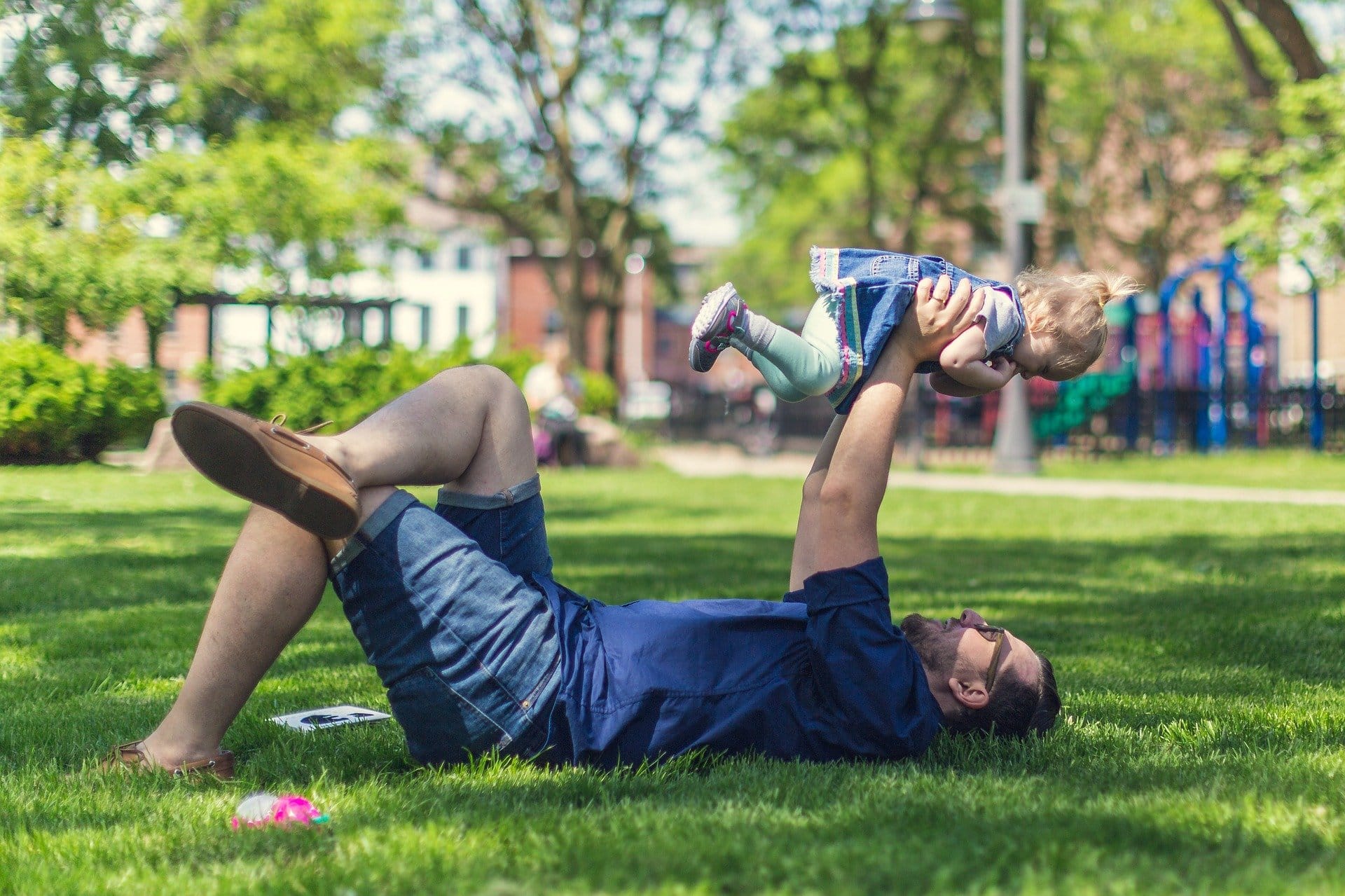 How to hold a baby in your arms?